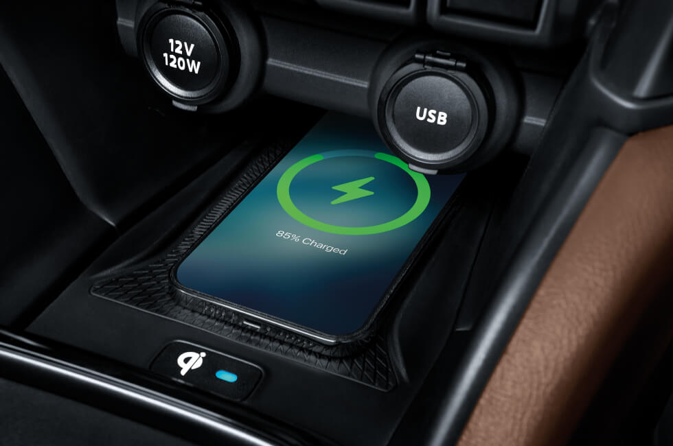 29062022Toyota-D22-WebsiteFeature-wireless-charging2