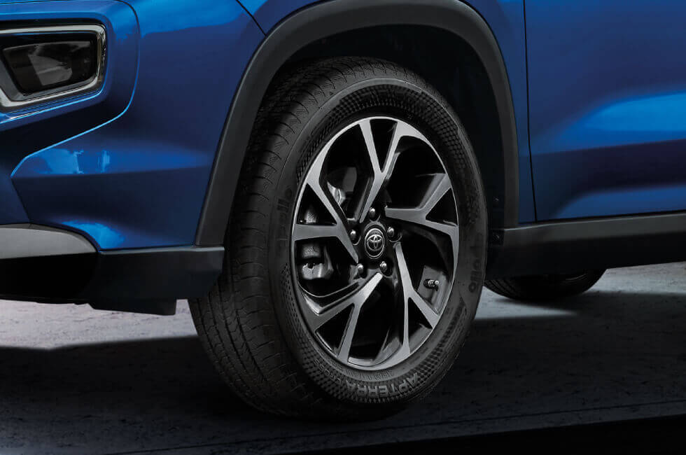 sleek-&-dynamic-r-17-alloy-wheels